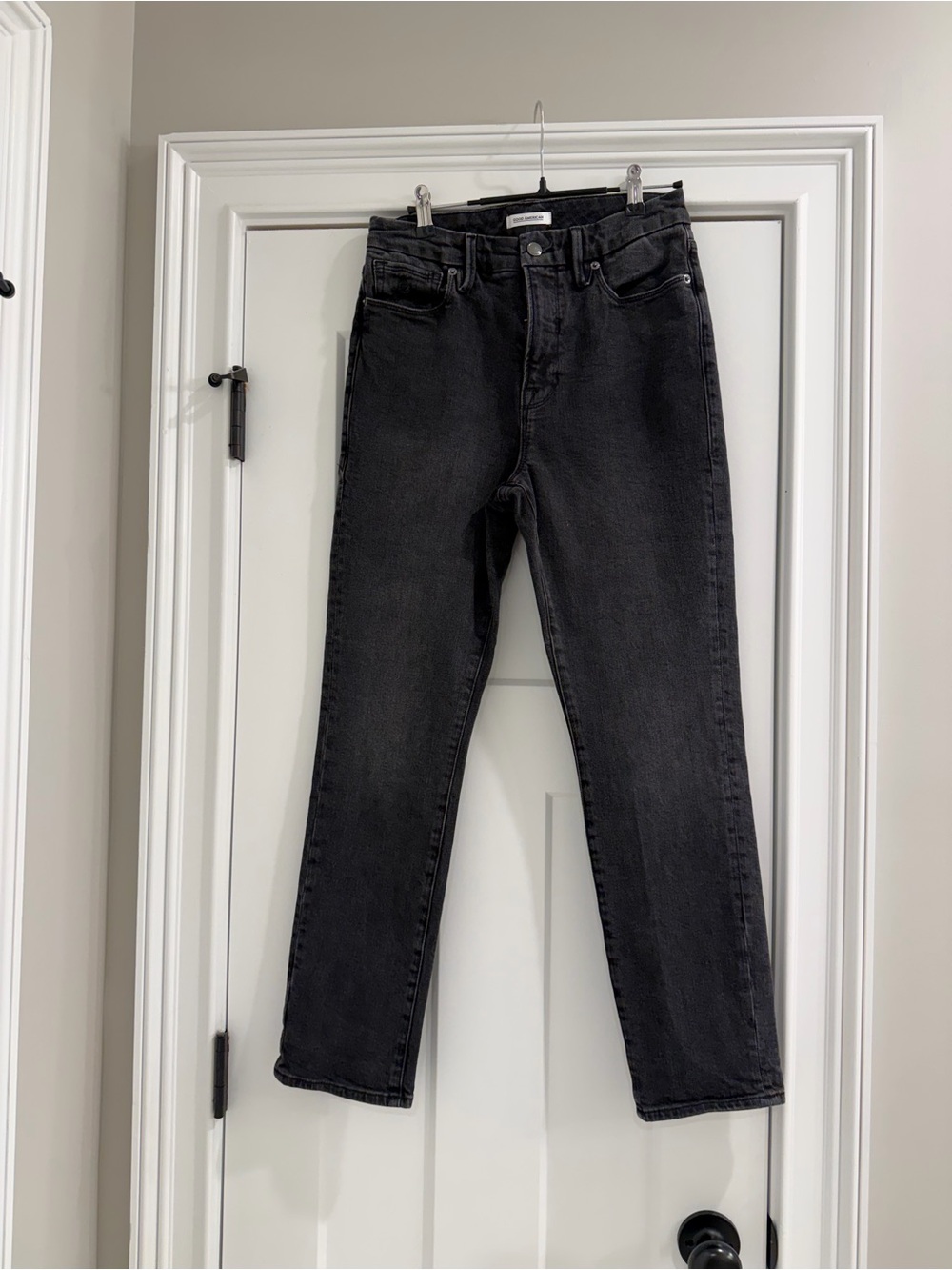 Good American Black Straight-Leg Jeans Lots of Stretch! Size 6/28